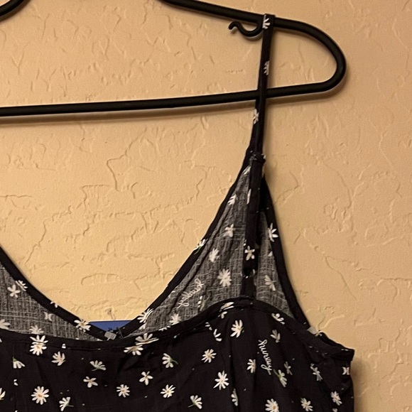 NWT Hurley Black with White Daisy Print Halter Top - Picture 12 of 15